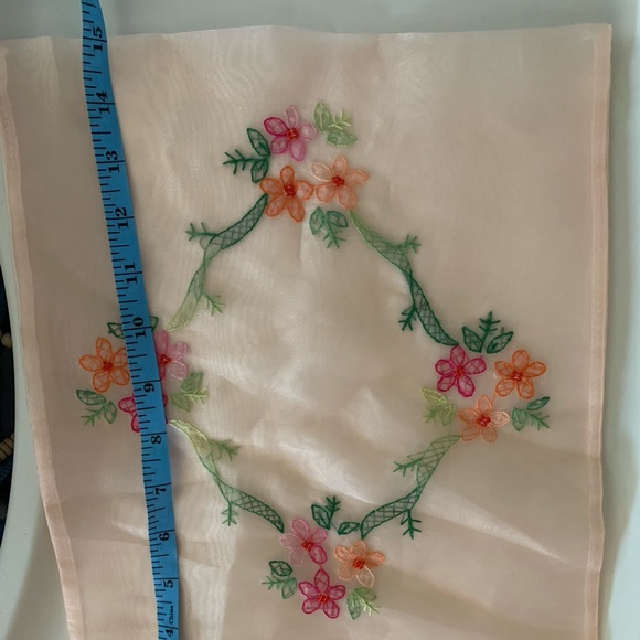 Embroidered mesh drawstring bags Set of three - Picture 9 of 14